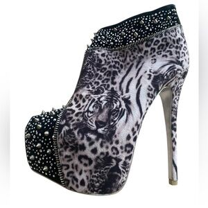 Italina Dolls Kill Tiger Print with Jewels platform boots SZ 8.5